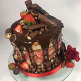 Hochzeitstorte. kinder bueno, toffifee, erdbeeren