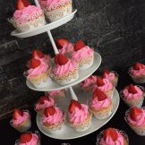 Sanelas Tortenwelt, Hochzeitstorten, Cupcakes, Zuckerfiguren essbar, kunst