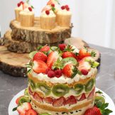 Naked Cake, Vanille Creme, frische Erdbeeren, Himbeeren, Blaubeeren, Brombeeren, Sanelas Tortenwelt, Hochzeitstorten, Wedding Cakes, Bückeburg