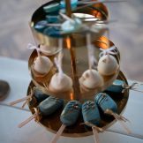 #winterwedding, Cakepops, Cakesicles, Lollipop, Sanelas Tortenwelt, Hochzeitstorten, Vintage Wedding Cakes, Semi-Naked Wedding Cake, Elegant Wedding Cake, Cupcakes4