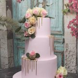 Golden Drip, Drip Wedding Cake, Dripped Cake, Hochzeitstorte, alt rosa, rosa, Sanelas Tortenwelt, Hochzeitstorten, Vintage Wedding Cakes, Semi-Naked Wedding Cake, Elegant Wedding Cake, Cupcakes7
