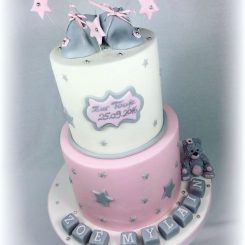 Tauftorte, Sanelas Tortenwelt, grau-weiss