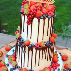 Sanelas Tortenwelt, Semi-Naked Cake, drip cake, Hochzeitstorten, Philadephia Creme, frische Erdbeeren, Himbeeren, Brombeeren, Blaubeeren, Wedding Cakes, Bückeburg34