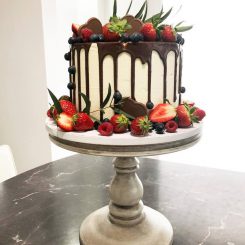 Drip Wedding Cake, Fruit Wedding Cake, Vintage Cake, Früchte, Schokolade, Sanelas Tortenwelt, Hochzeitstorten, Vintage Wedding Cakes, Semi-Naked Wedding Cake, Elegant Wedding Cake, Cupcakes21