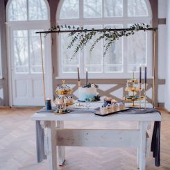 #winterwedding, Sanelas Tortenwelt, Hochzeitstorten, Vintage Wedding Cakes, Semi-Naked Wedding Cake, Elegant Wedding Cake, Cupcakes3