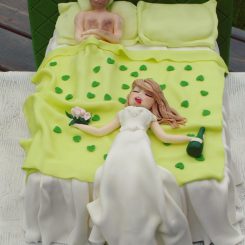 Bed Wedding Cake, Couple On Bed, Sanelas Tortenwelt, Hochzeitstorten, Vintage Wedding Cakes, Semi-Naked Wedding Cake, Elegant Wedding Cake, Cupcakes55