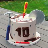 10-Jahr-Jubiläum, Torte, die Werkzeuge, der Hammer, die Zange, Zuckerfiguren essbar, Sanelas Tortenwelt