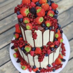 Drip Wedding Cake, Fruit Wedding Cake, Hochzeitstorte-Beeren, Semi-Naked Cake, Sanelas Tortenwelt, Hochzeitstorten, Vintage Wedding Cakes, Semi-Naked Wedding Cake, Elegant Wedding Cake, Cupcakes