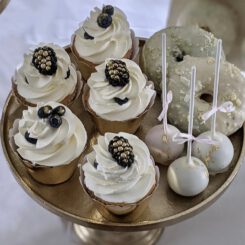 Sanelas Tortenwelt, Sweet Table, Cupcakes, Macarons, Cakesicles, Cakepops, Donuts, Wedding Cake, Hochzeitstorte, Bückeburg, Hannover