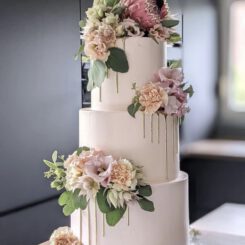Sanelas Tortenwelt, Vintage Wedding Cake, Semi Naked Hochzeitstorte, Berry Cake, Schoko Drip, Bückeburg, Hannover