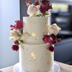 Sanelas Tortenwelt, Vintage Wedding Cake, White, Gold & Red Wedding Cake, Semi Naked Hochzeitstorte, Berry Cake, Schoko Drip, Bückeburg, Hannover