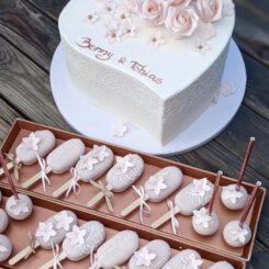 Sanelas Tortenwelt, Hochzeitstorte & Sweet Table, Cakesicles, Herztorte, Heart Cake, Wedding Cakes, Vintage Wedding Cake, Vintage Hochzeitstorte, Semi Naked Wedding Cake, Naked Cake