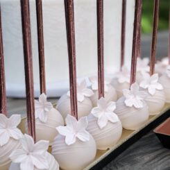 Sanelas Tortenwelt, Sweet Table, Cakesicles, Cakepops, Donuts, Hochzeitstorten, Wedding Cakes, Vintage Wedding Cake, Vintage Hochzeitstorte, Semi Naked Wedding Cake, Naked Cake