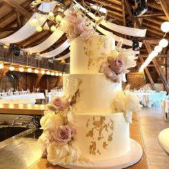 Sanelas Tortenwelt, Floral Wedding Cake, White/Gold Wedding Cake