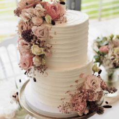 Sanelas Tortenwelt, Hochzeitstorten, Wedding Cakes, Vintage Wedding Cake, Vintage Hochzeitstorte, Semi Naked Wedding Cake, Naked Cake, Cupcakes, kunst, Bückeburg, Minden, Hannover, Bad Nenndorf, Bielefeld, Hameln, Rinteln, Uchte, Hof Frien, Stadthagen, Häserhof, Gasthof Vehlen, Altes Zollhaus, Brüngers Landwirtschaft, GOP Bad Oeynhausen, Häserhof, Hof von Laer, Hotel Bad Minden, Kaiser Wilhelm, Kloster Möllenbeck, Kupfersaal Petershagen, Morhoff Petershagen, Rittergut Remeringhausen, Scarabeo Minden, Schloss Bückeburg, Schloss Ovelgönne, Schloss von Hammerstein, Schäferhof Rusbend, Weserscheune Buchholz, Zum Wilden Schmied Bad Oeynhausen
