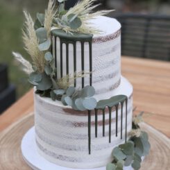 Sanelas Tortenwelt, Hochzeitstorten, Wedding Cakes, Vintage Wedding Cake, Vintage Hochzeitstorte, Semi Naked Wedding Cake, Naked Cake, Cupcakes, kunst, Bückeburg, Minden, Hannover, Bad Nenndorf, Bielefeld, Hameln, Rinteln, Uchte, Hof Frien, Stadthagen, Häserhof, Gasthof Vehlen, Altes Zollhaus, Brüngers Landwirtschaft, GOP Bad Oeynhausen, Häserhof, Hof von Laer, Hotel Bad Minden, Kaiser Wilhelm, Kloster Möllenbeck, Kupfersaal Petershagen, Morhoff Petershagen, Rittergut Remeringhausen, Scarabeo Minden, Schloss Bückeburg, Schloss Ovelgönne, Schloss von Hammerstein, Schäferhof Rusbend, Weserscheune Buchholz, Zum Wilden Schmied Bad Oeynhausen