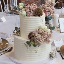 Sanelas Tortenwelt, Hochzeitstorten, Wedding Cakes, Vintage Wedding Cake, Vintage Hochzeitstorte, Semi Naked Wedding Cake, Naked Cake, Cupcakes, kunst, Bückeburg, Minden, Hannover, Bad Nenndorf, Bielefeld, Hameln, Rinteln, Uchte, Hof Frien, Stadthagen, Häserhof, Gasthof Vehlen, Altes Zollhaus, Brüngers Landwirtschaft, GOP Bad Oeynhausen, Häserhof, Hof von Laer, Hotel Bad Minden, Kaiser Wilhelm, Kloster Möllenbeck, Kupfersaal Petershagen, Morhoff Petershagen, Rittergut Remeringhausen, Scarabeo Minden, Schloss Bückeburg, Schloss Ovelgönne, Schloss von Hammerstein, Schäferhof Rusbend, Weserscheune Buchholz, Zum Wilden Schmied Bad Oeynhausen